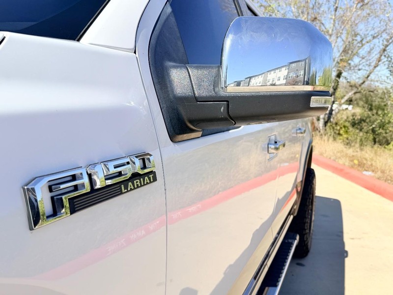 Ford F-150 Vehicle Full-screen Gallery Image 09