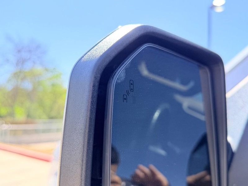 Ford F-150 Vehicle Full-screen Gallery Image 10