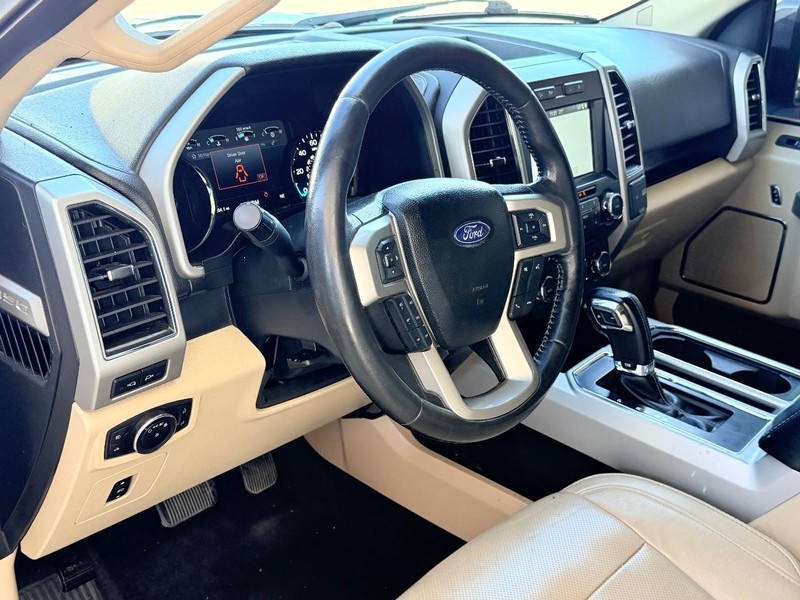 Ford F-150 Vehicle Full-screen Gallery Image 12