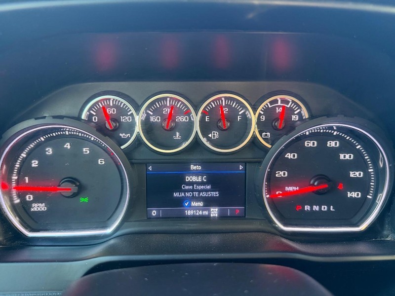 Chevrolet Silverado 2500HD Vehicle Full-screen Gallery Image 13