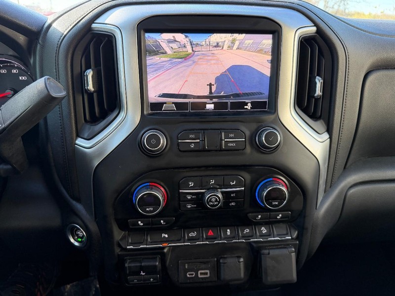 Chevrolet Silverado 2500HD Vehicle Full-screen Gallery Image 14