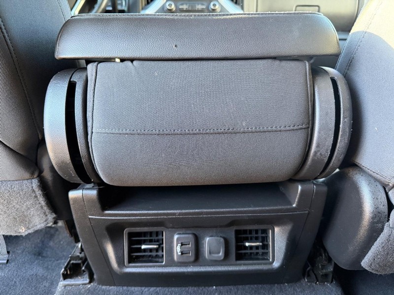 Chevrolet Silverado 2500HD Vehicle Full-screen Gallery Image 18