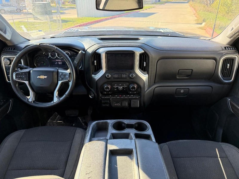 Chevrolet Silverado 2500HD Vehicle Full-screen Gallery Image 19