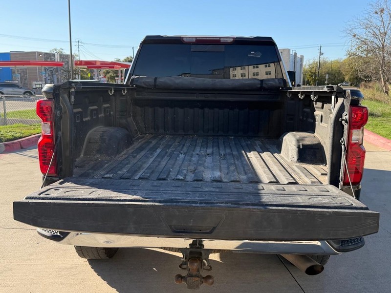 Chevrolet Silverado 2500HD Vehicle Full-screen Gallery Image 20