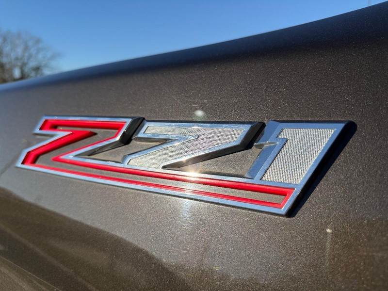 Chevrolet Silverado 2500HD Vehicle Full-screen Gallery Image 22