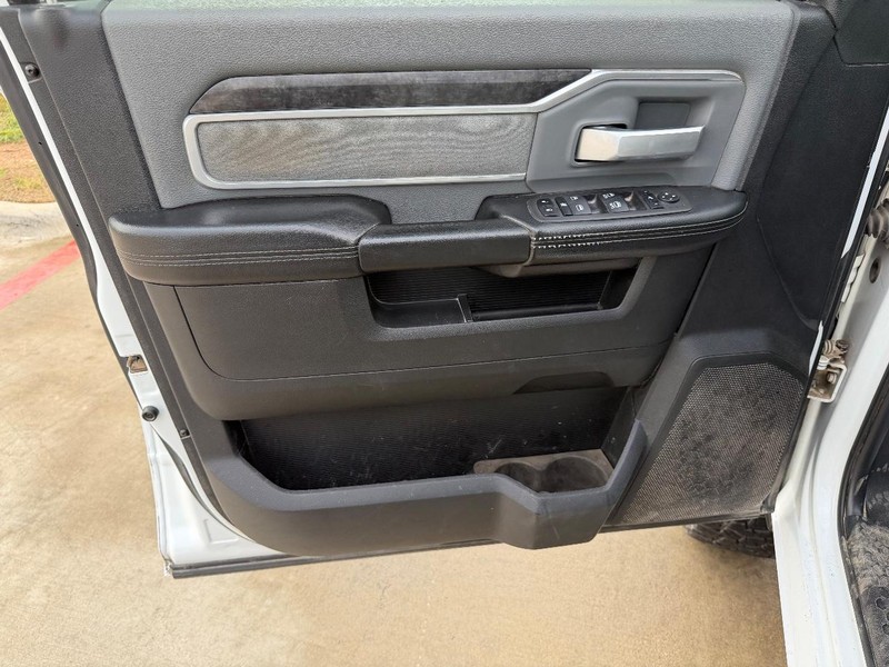 Ram 2500 Vehicle Full-screen Gallery Image 10