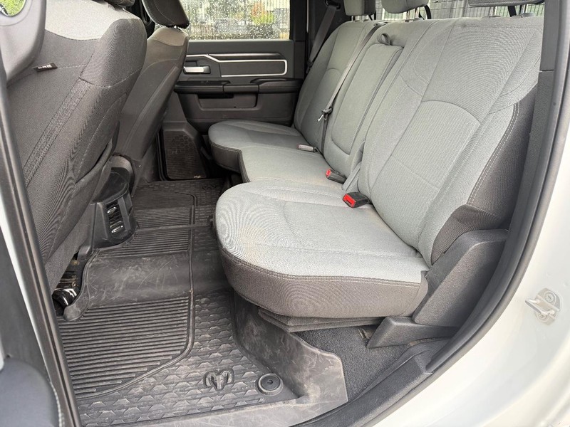 Ram 2500 Vehicle Full-screen Gallery Image 17