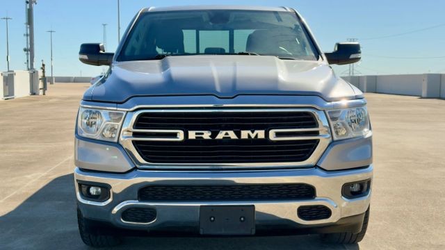 Ram 1500 Crew Vehicle Full-screen Gallery Image 02