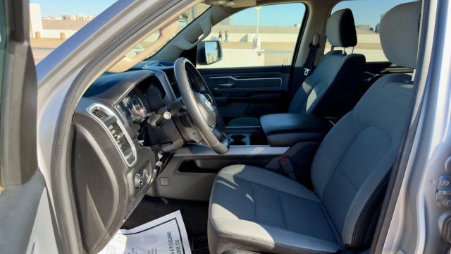 Ram 1500 Crew Vehicle Full-screen Gallery Image 06