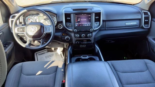 Ram 1500 Crew Vehicle Full-screen Gallery Image 07