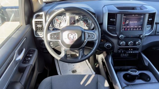 Ram 1500 Crew Vehicle Full-screen Gallery Image 08