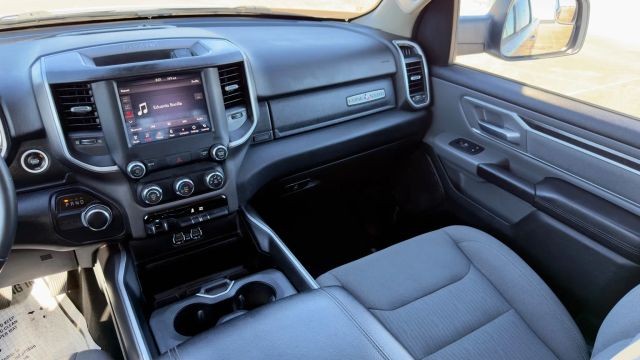 Ram 1500 Crew Vehicle Full-screen Gallery Image 09