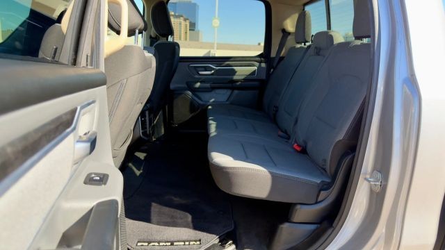 Ram 1500 Crew Vehicle Full-screen Gallery Image 10