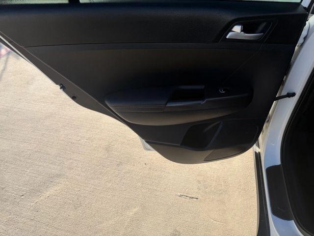 Kia Sportage Vehicle Full-screen Gallery Image 15