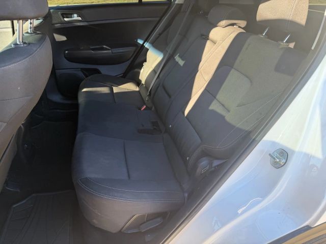 Kia Sportage Vehicle Full-screen Gallery Image 17