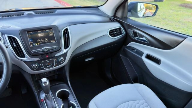 Chevrolet Equinox Vehicle Full-screen Gallery Image 09