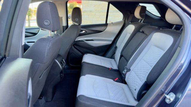 Chevrolet Equinox Vehicle Full-screen Gallery Image 10