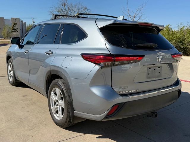 Toyota Highlander Vehicle Full-screen Gallery Image 04