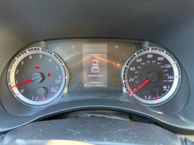 Toyota Highlander Vehicle Full-screen Gallery Image 13