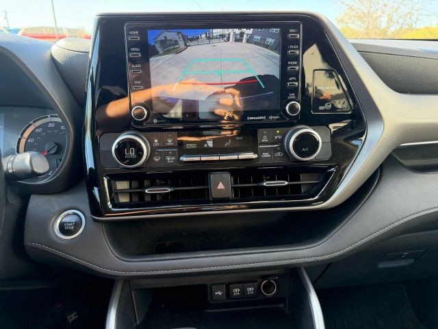 Toyota Highlander Vehicle Full-screen Gallery Image 14