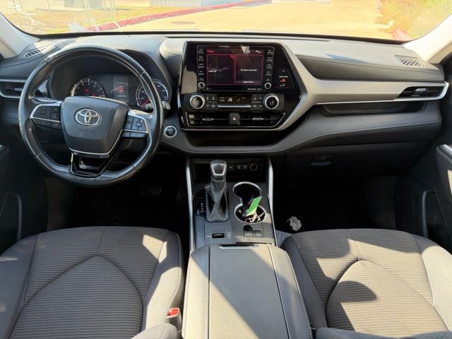 Toyota Highlander Vehicle Full-screen Gallery Image 19