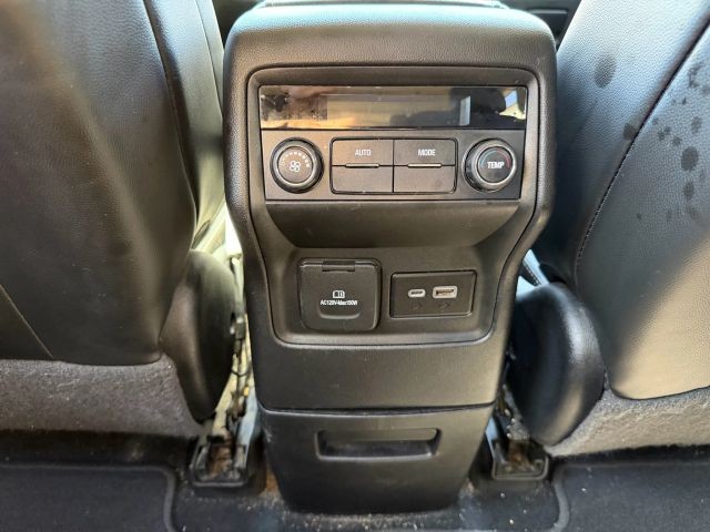 GMC Acadia Vehicle Full-screen Gallery Image 18