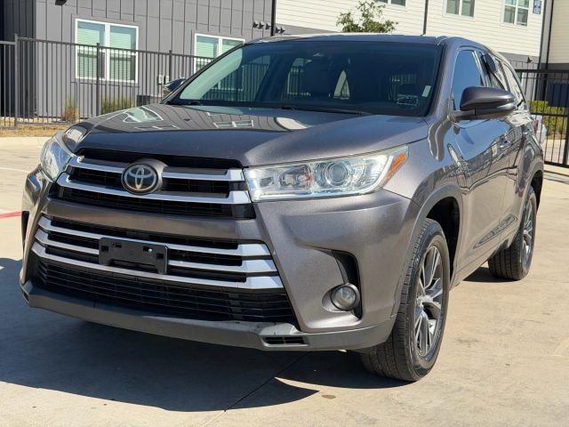 Toyota Highlander Vehicle Full-screen Gallery Image 02