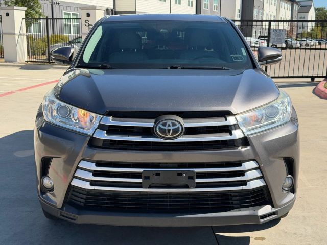Toyota Highlander Vehicle Full-screen Gallery Image 09