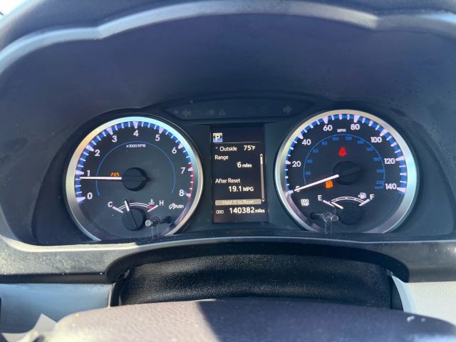 Toyota Highlander Vehicle Full-screen Gallery Image 13