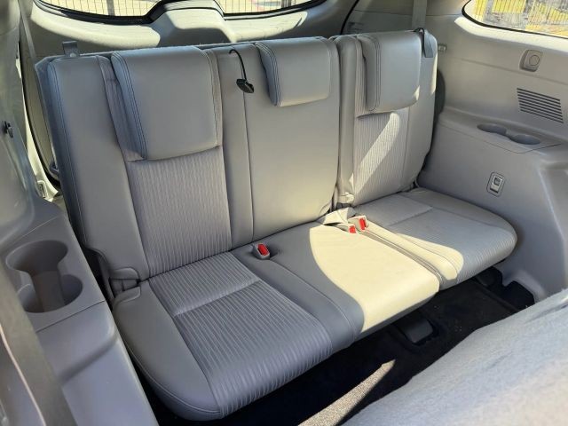 Toyota Highlander Vehicle Full-screen Gallery Image 20