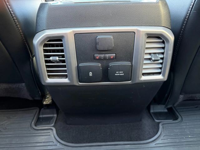 Ford F-150 Vehicle Full-screen Gallery Image 18