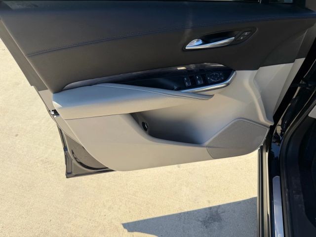 Cadillac XT4 Vehicle Full-screen Gallery Image 10