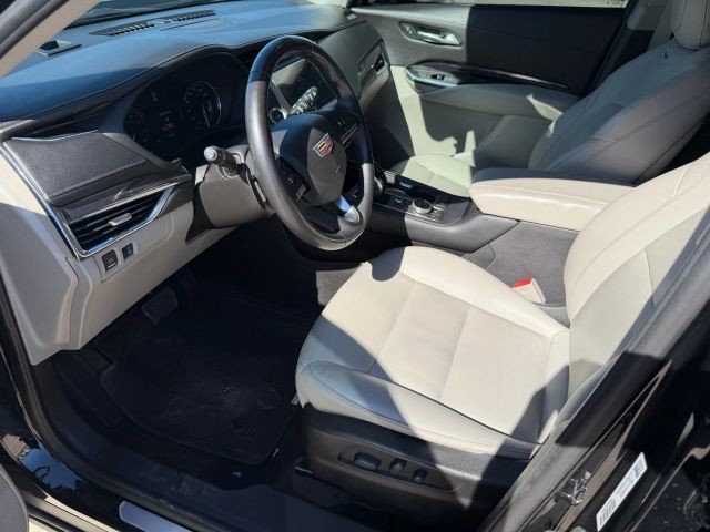 Cadillac XT4 Vehicle Full-screen Gallery Image 11