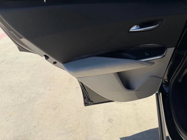 Cadillac XT4 Vehicle Full-screen Gallery Image 15