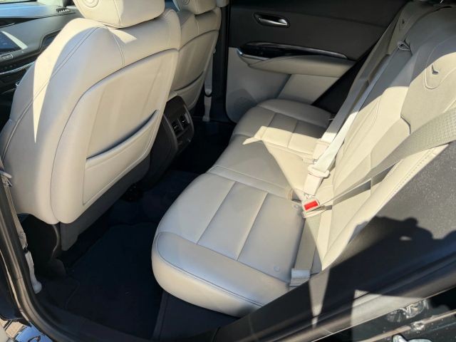 Cadillac XT4 Vehicle Full-screen Gallery Image 16