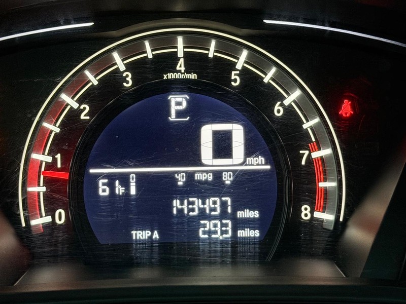 Honda CR-V Vehicle Full-screen Gallery Image 15