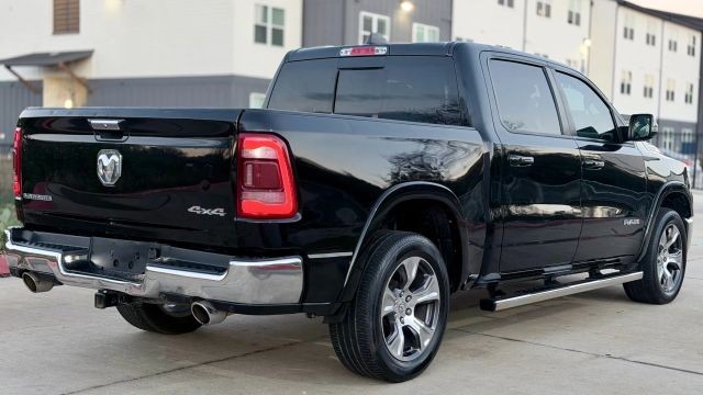 Ram 1500 Crew Vehicle Full-screen Gallery Image 04