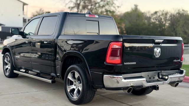 Ram 1500 Crew Vehicle Full-screen Gallery Image 05