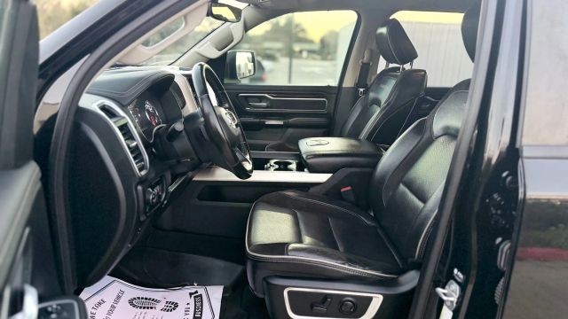 Ram 1500 Crew Vehicle Full-screen Gallery Image 06