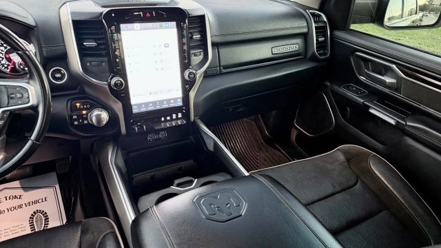 Ram 1500 Crew Vehicle Full-screen Gallery Image 09