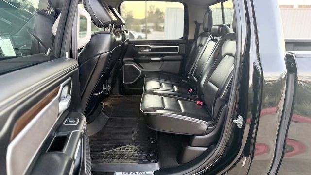 Ram 1500 Crew Vehicle Full-screen Gallery Image 11