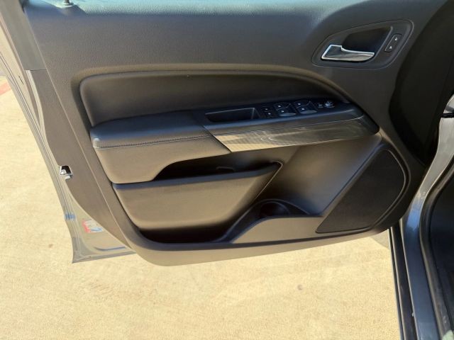 GMC Canyon Vehicle Full-screen Gallery Image 10