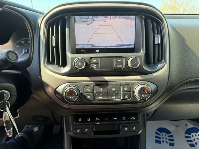 GMC Canyon Vehicle Full-screen Gallery Image 14