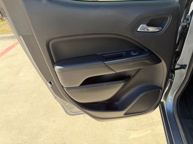 GMC Canyon Vehicle Full-screen Gallery Image 15