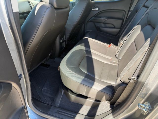 GMC Canyon Vehicle Full-screen Gallery Image 16