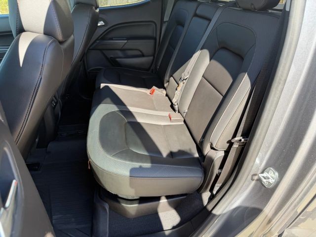 GMC Canyon Vehicle Full-screen Gallery Image 17