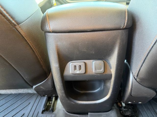 GMC Canyon Vehicle Full-screen Gallery Image 18