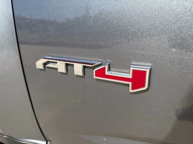 GMC Canyon Vehicle Full-screen Gallery Image 21