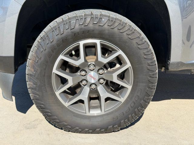 GMC Canyon Vehicle Full-screen Gallery Image 22