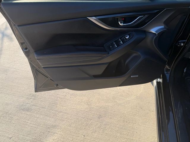 Subaru Crosstrek Vehicle Full-screen Gallery Image 10